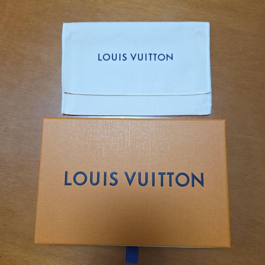 ルイヴィトンパスポートケースモノグラム。