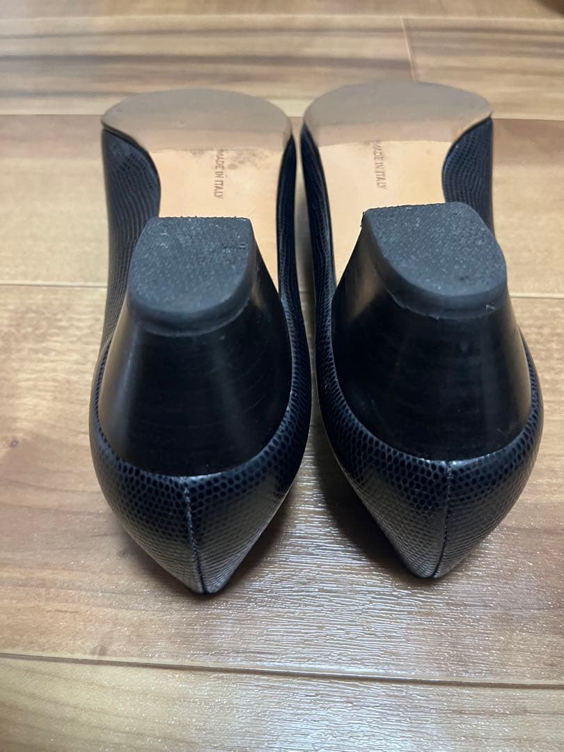 フェラガモ パンプス 黒 リボン ゴールド金具 8B イタリア製