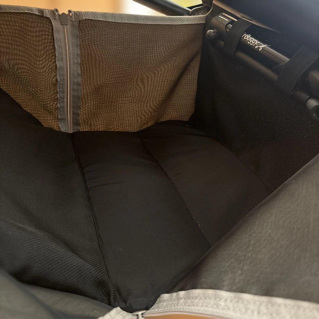 美品！【AIRBUGGY】安定性のある3輪折りたたみベビーカーグレー【付属品有】