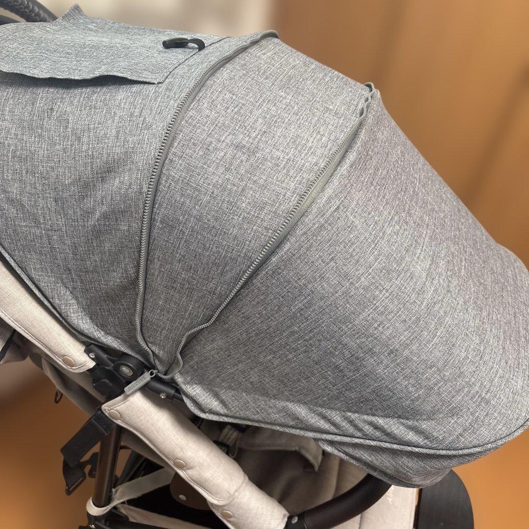 美品！【AIRBUGGY】安定性のある3輪折りたたみベビーカーグレー【付属品有】