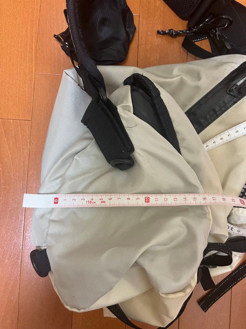 アンドワンダー　ショルダーバッグ メッセンジャーバッグ アイボリー/ブラック