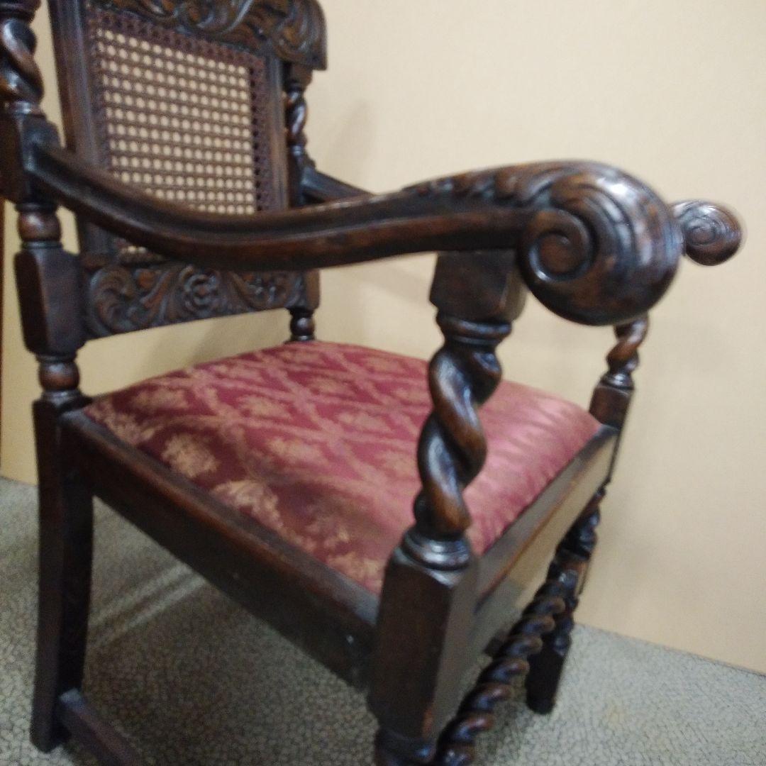 イギリス・アンティーク・アームチェア　(資料館コンデションでは？)