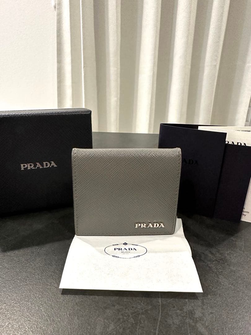 【送料込み】PRADAサフィアーノレザーケース