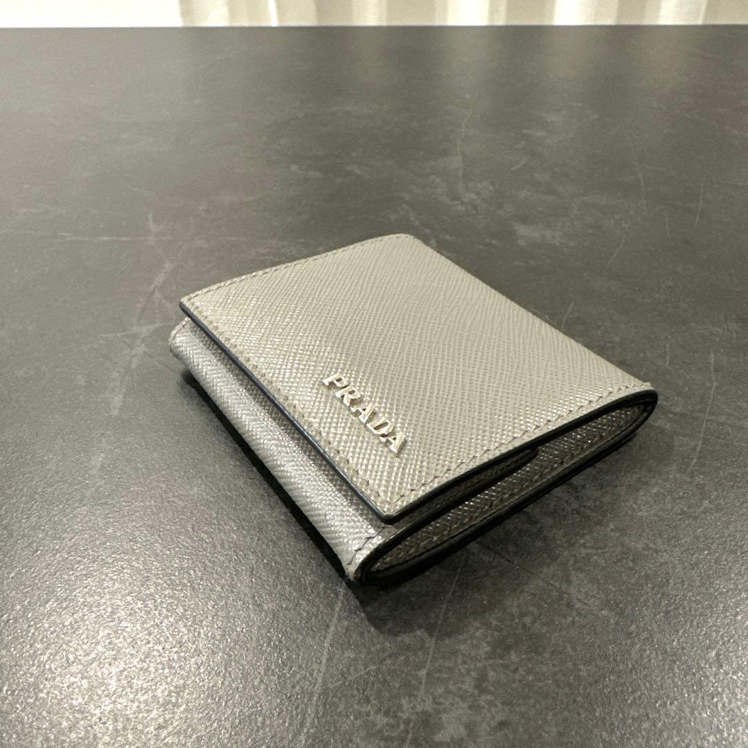 【送料込み】PRADAサフィアーノレザーケース