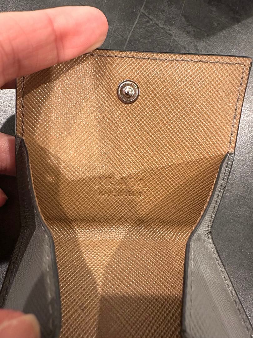 【送料込み】PRADAサフィアーノレザーケース