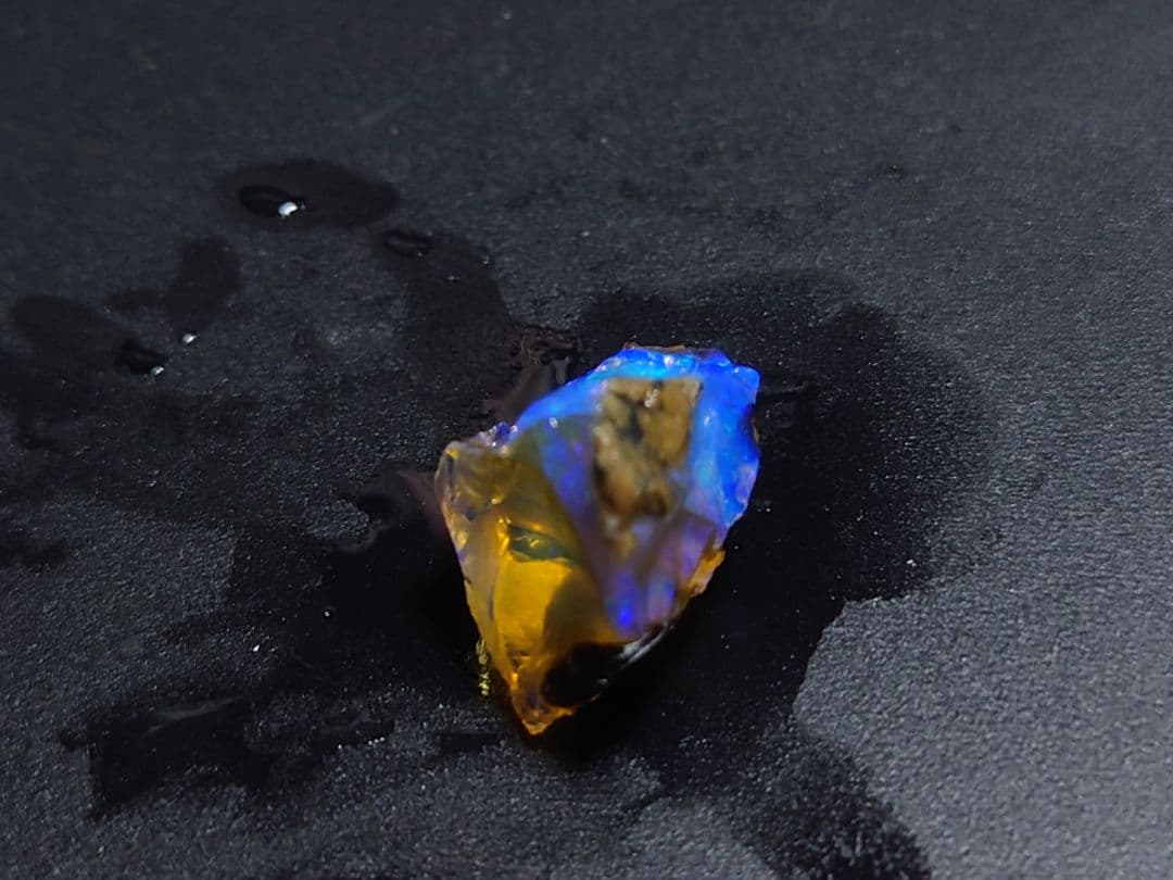 エチオピア　オパール　ピンファイア　星空のような　鉱物　標本　原石　チョーク