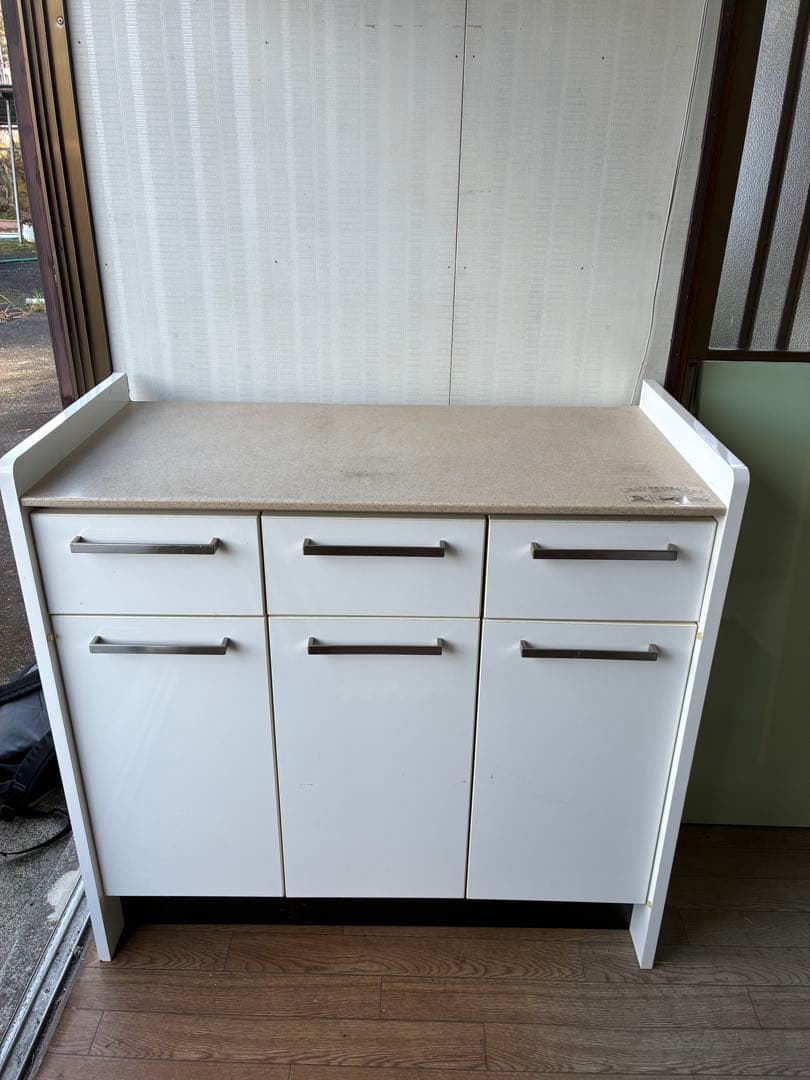 ホワイトキッチンカップボード 3枚扉ガラス引き出し人口大理石