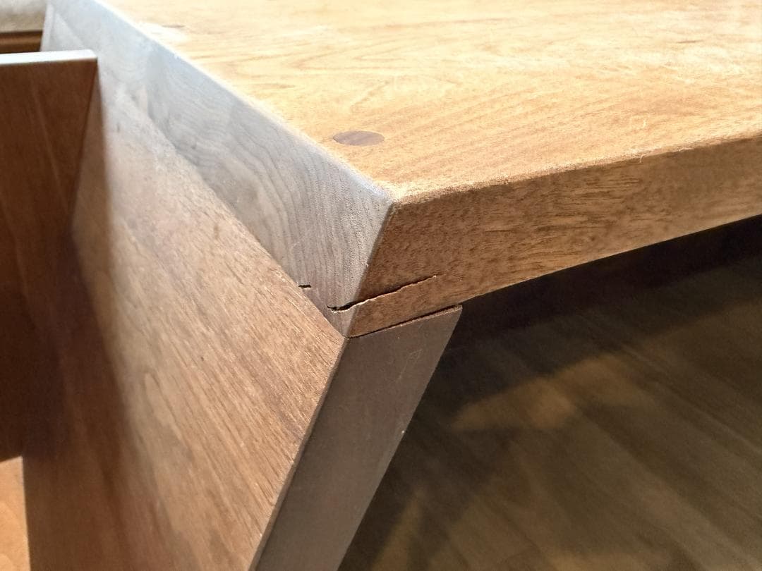 マスターウォール モアレス マガジンテーブル