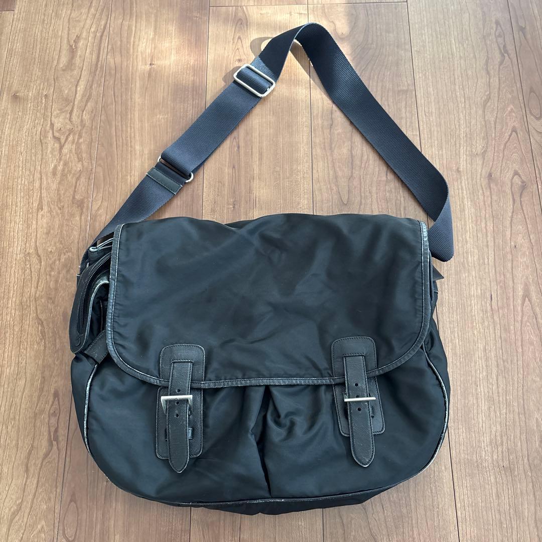 本日21時までこの値段‼️PRADA 黒 メッセンジャーバッグ 調整可能ストラップ