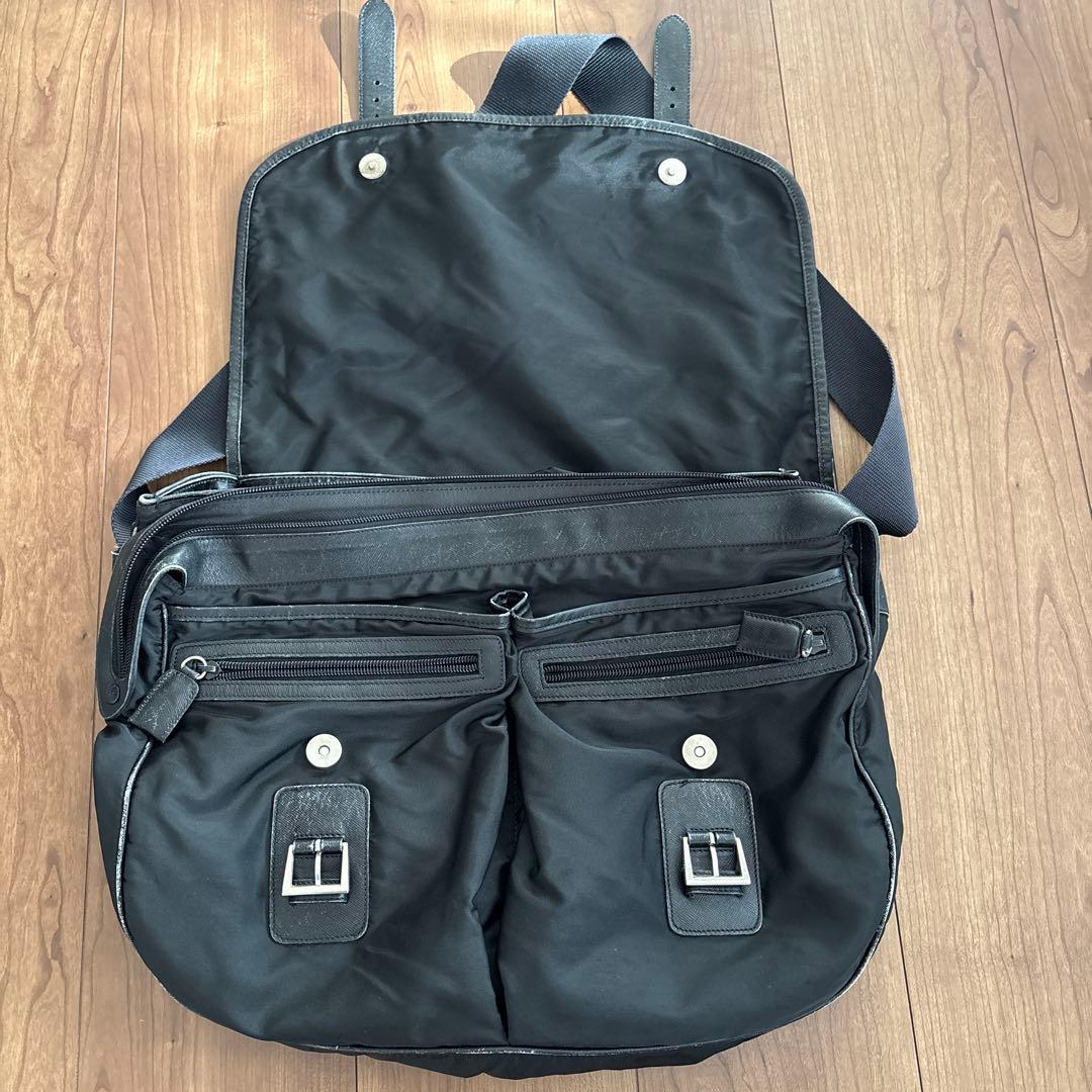 本日21時までこの値段‼️PRADA 黒 メッセンジャーバッグ 調整可能ストラップ