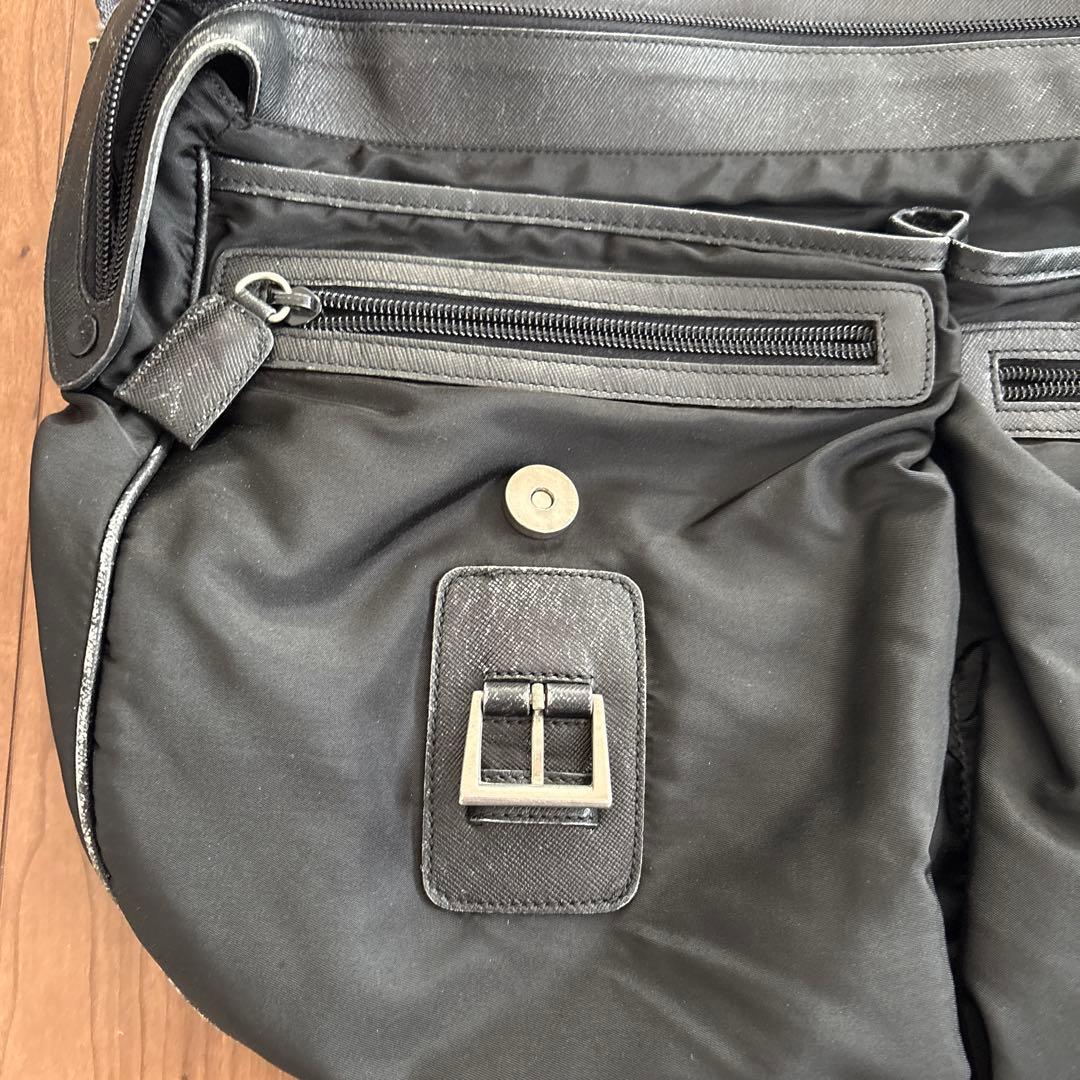 本日21時までこの値段‼️PRADA 黒 メッセンジャーバッグ 調整可能ストラップ