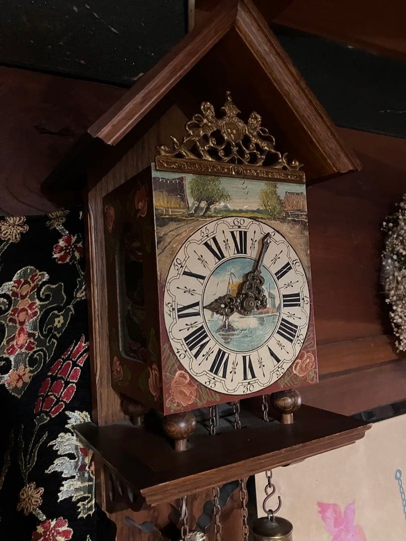 伝統的な振り子時計 花柄装飾　イタリア