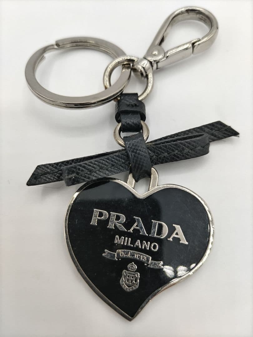 PRADA バックチャー厶、キーリングホルダー　ハートリボン　ブラック&シルバー