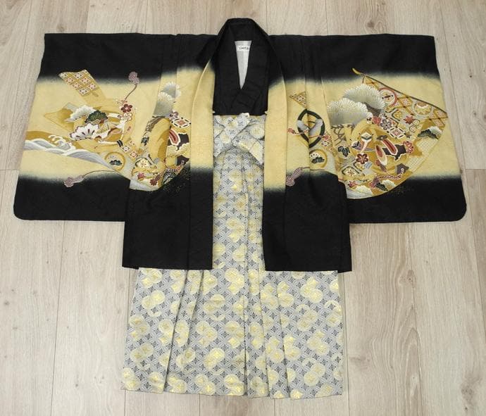 七五三・お祝い着に ◇黒色系　兜◇5歳男の子着物・羽織・袴セット6039【中古】