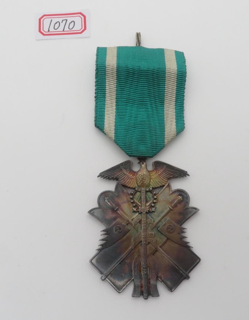 1070、功七級金鵄勲章　 記章 勲章 銀メダル1点