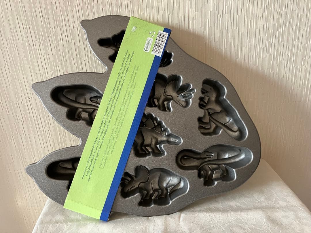 Nordic ware 恐竜ケーキ型