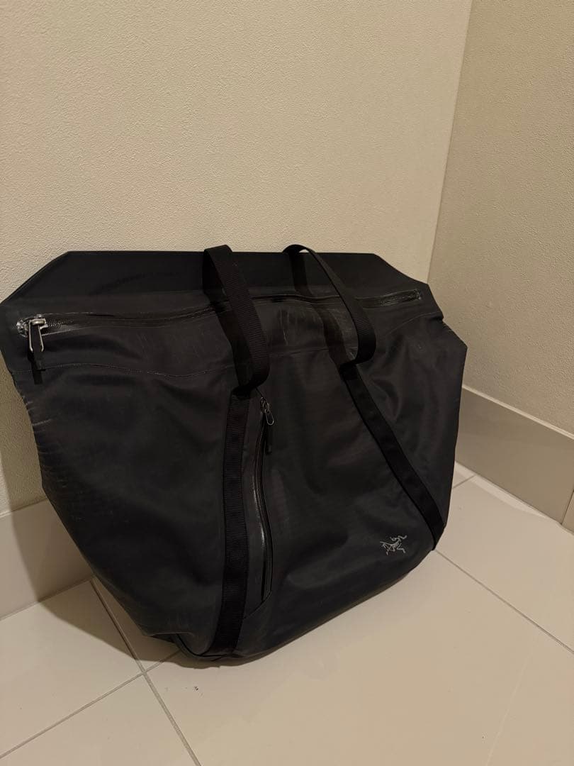 Arc'teryx ブラック トートバッグ　大容量
