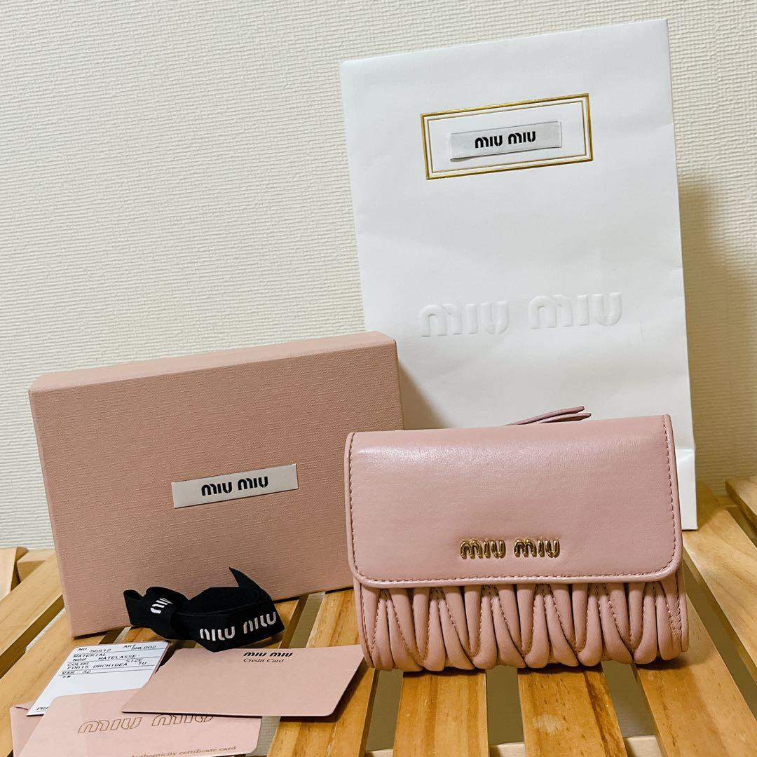 MIU MIU 二つ折り財布　マテラッセ ピンク