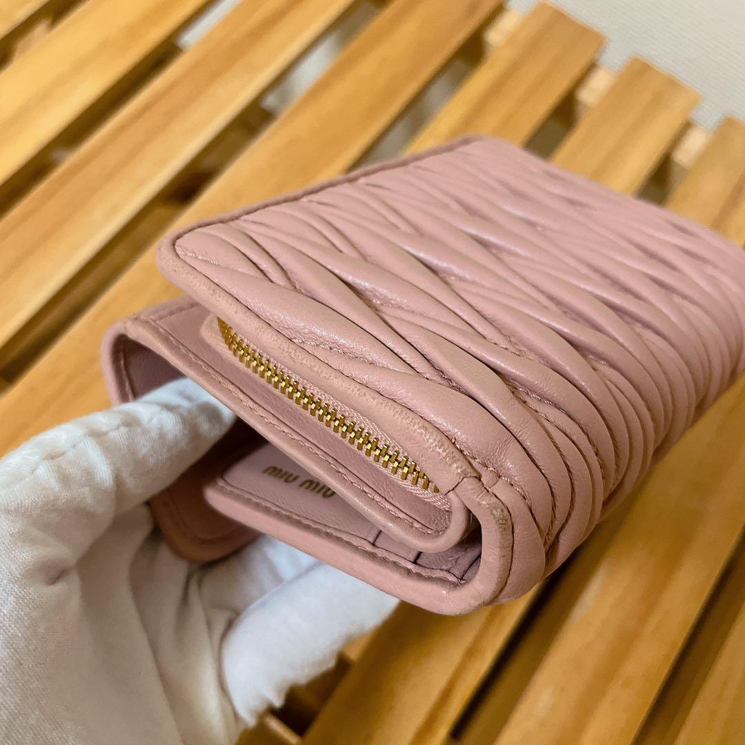 MIU MIU 二つ折り財布　マテラッセ ピンク