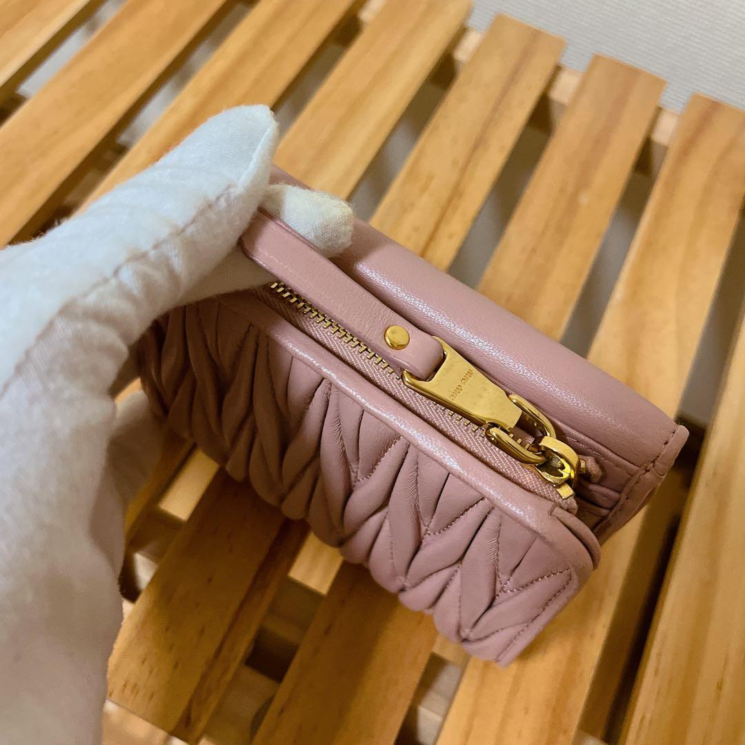 MIU MIU 二つ折り財布　マテラッセ ピンク