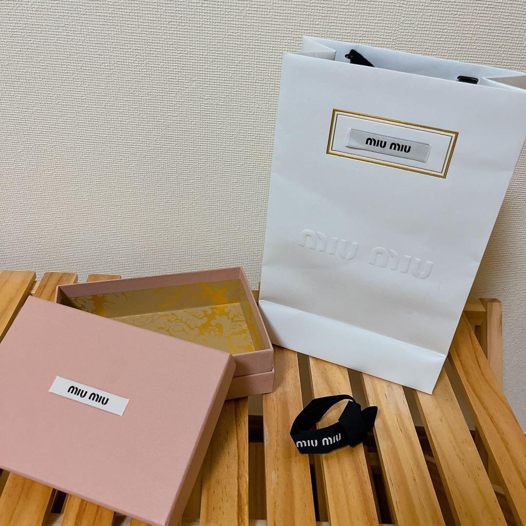 MIU MIU 二つ折り財布　マテラッセ ピンク