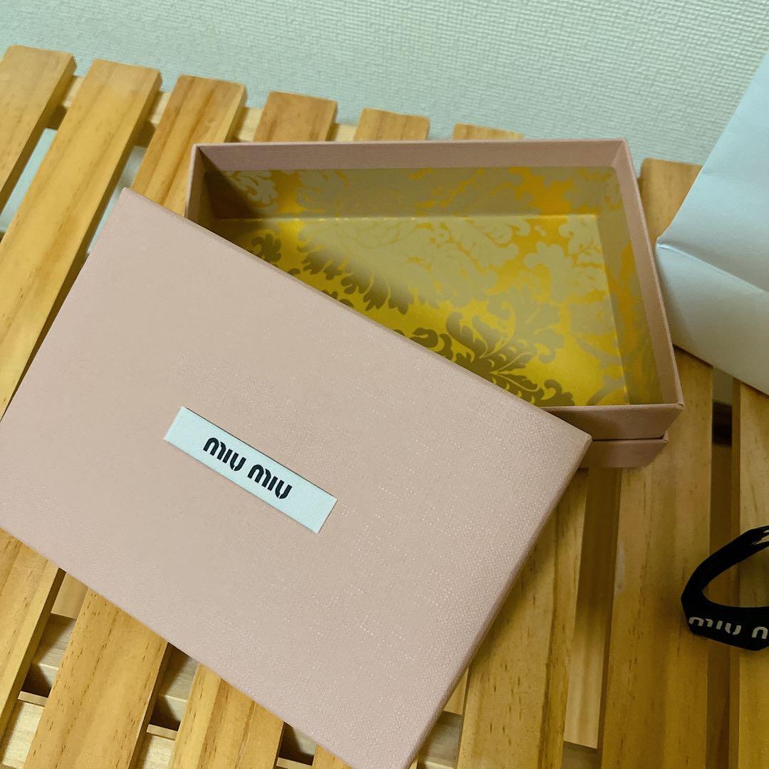 MIU MIU 二つ折り財布　マテラッセ ピンク