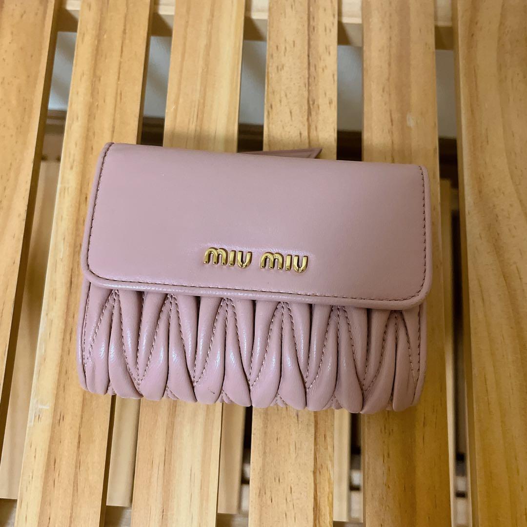 MIU MIU 二つ折り財布　マテラッセ ピンク