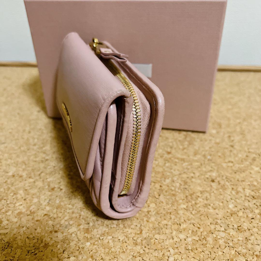 MIU MIU 二つ折り財布　マテラッセ ピンク