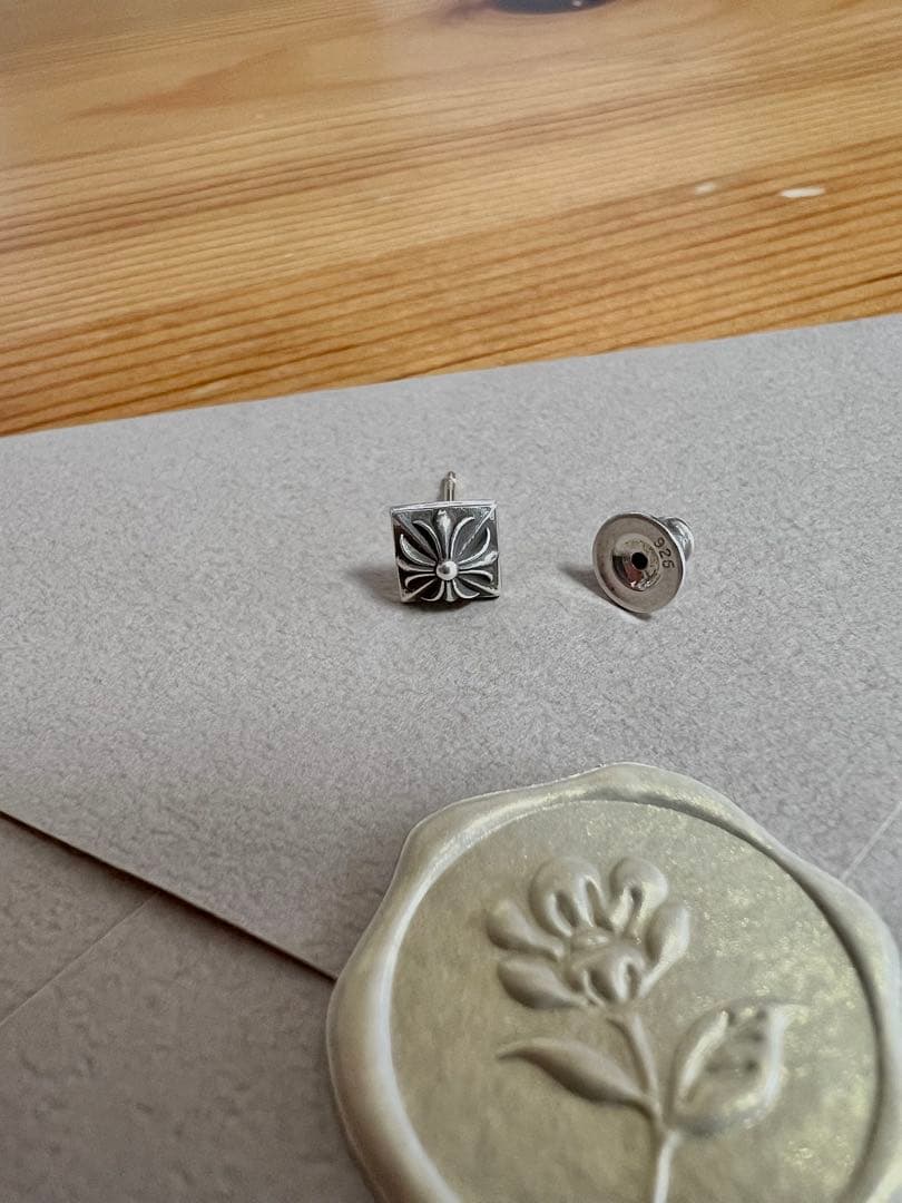 クロムハーツ CHROME HEARTS ピラミッド スタッズ ピアス