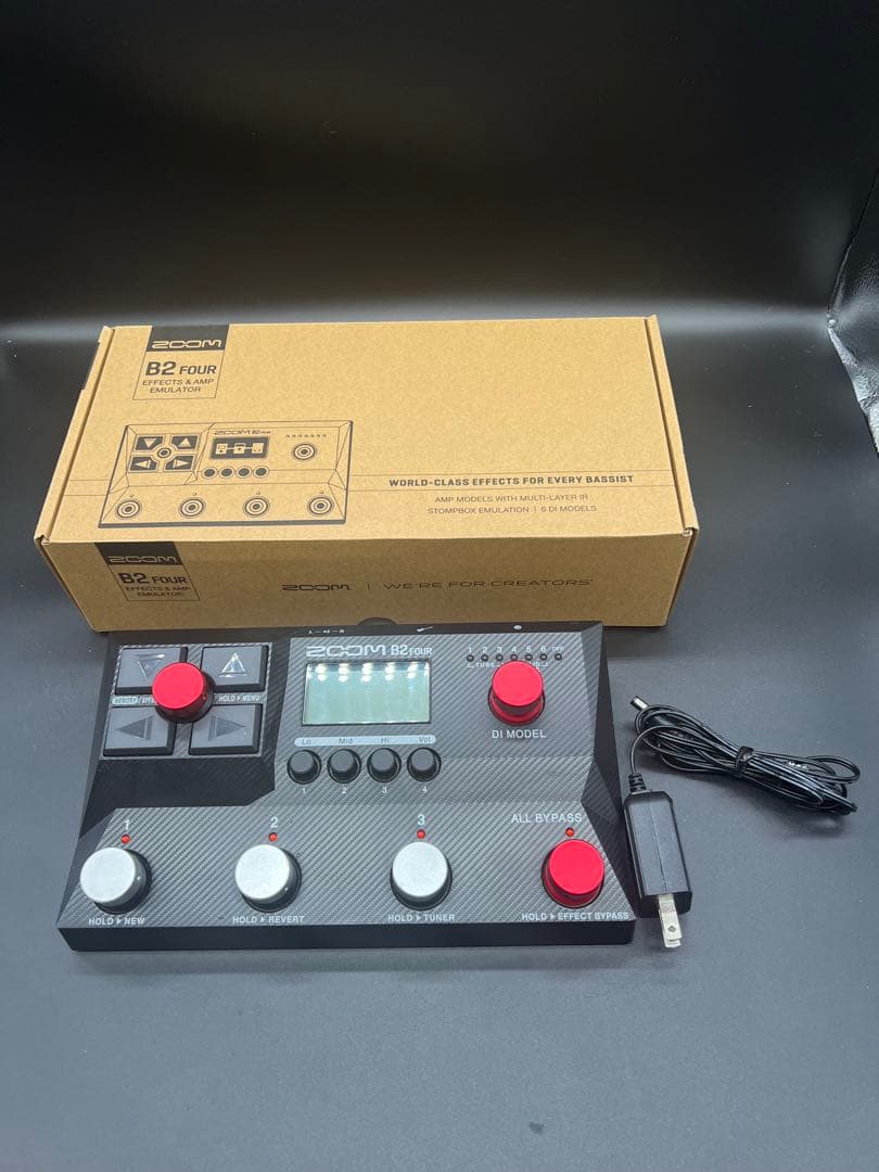 ZOOM B2 FOUR ベースエフェクター　おまけ付き