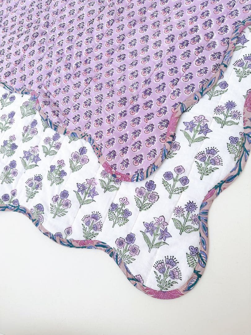 ブロックプリント　うねうねキルトブランケット　ホワイト×パープル