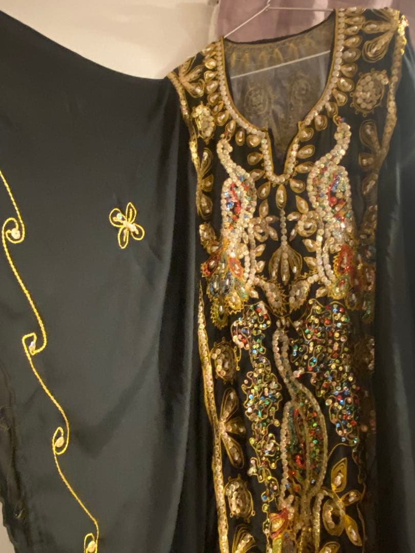 孔雀刺繍　ブラックハリージドレス