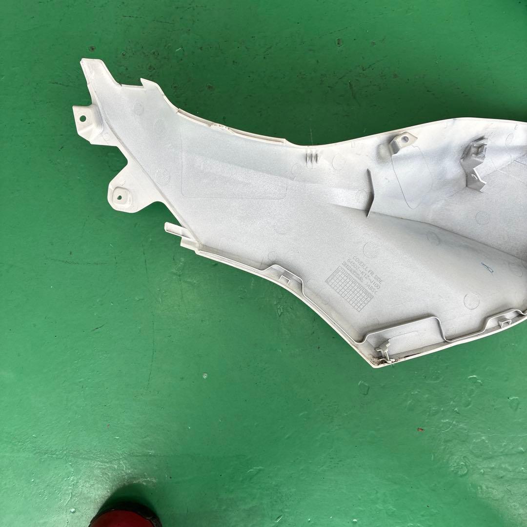 ホンダpcx125左フロントサイドカバー