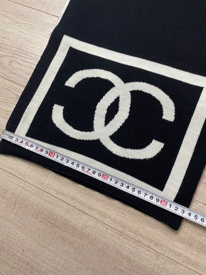 CHANEL ロゴ入り マフラー 黒/白