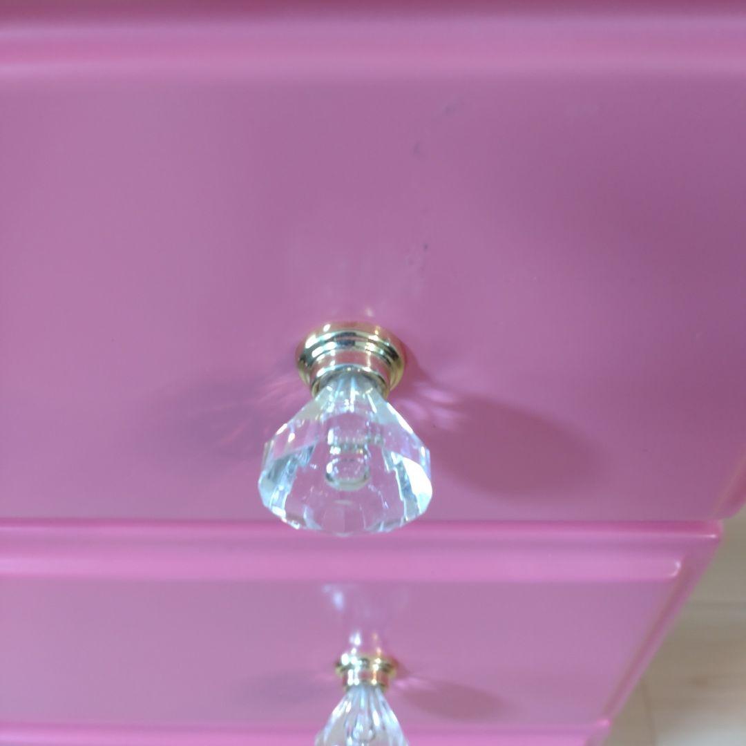 ピンキーライティング　アルファタカバ　ピンクの木製チェスト タンス　箪笥