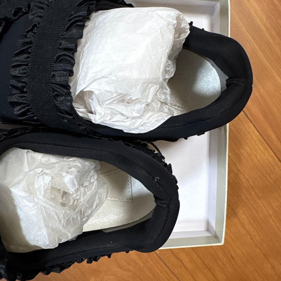 ココロANTEPRIMA アンテプリマ フリルモチーフ ブラックスニーカー