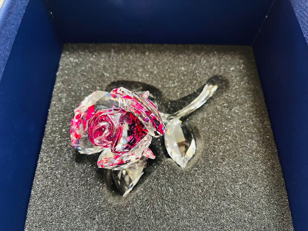 【SWAROVSKI】 スワロフスキー ブロッサミングローズRed