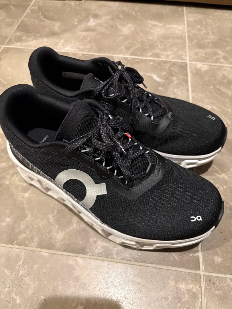 On cloudmonstar ブラック スニーカー