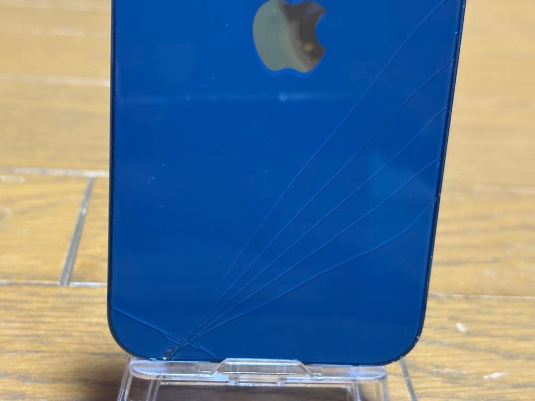 ちょう　Apple iPhone 13 本体128GB 背面ひび割れ有