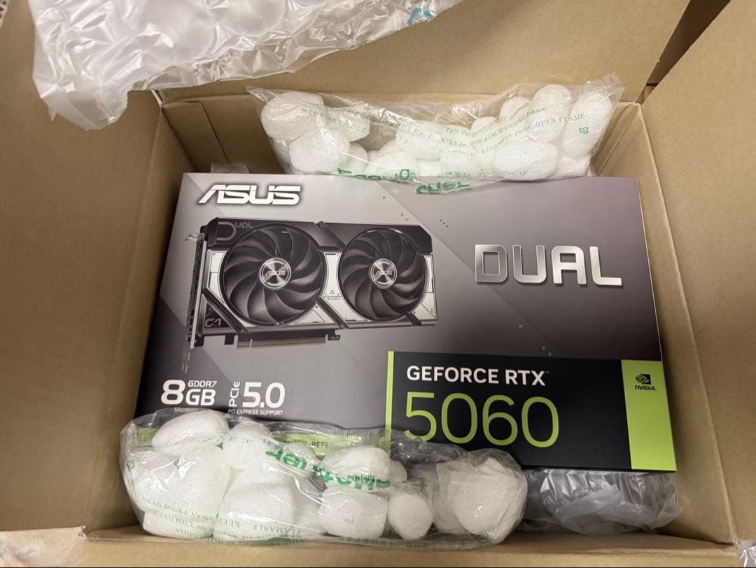グラフィックボード・グラボ・ビデオカード ASUS Dual GeForce RTX 5060 8GB GDDR7