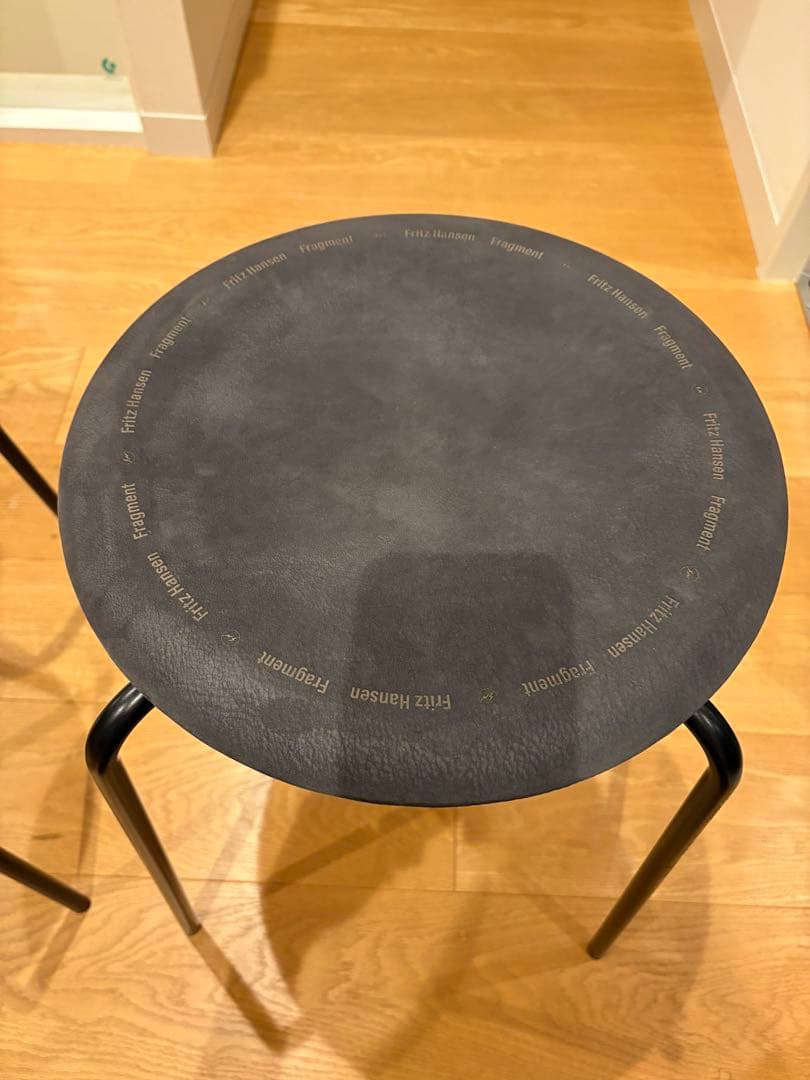 アルネ・ヤコブセン　ドットスツールのfragmentコラボ　2脚セット