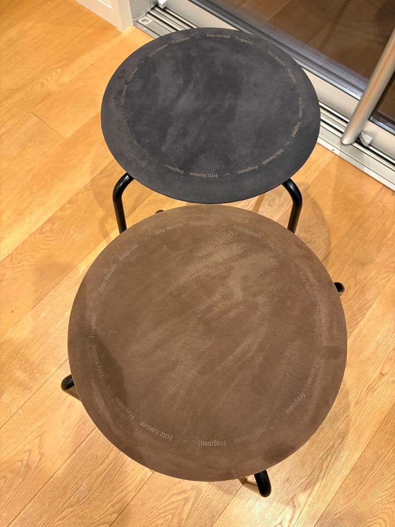 アルネ・ヤコブセン　ドットスツールのfragmentコラボ　2脚セット