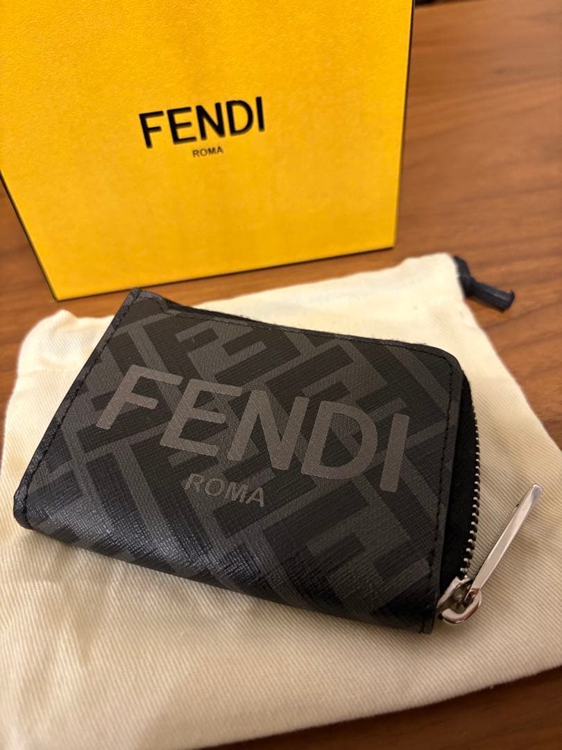 期間限定値下げ☆FENDI ズッカ柄 ケース 極美品 7M0341