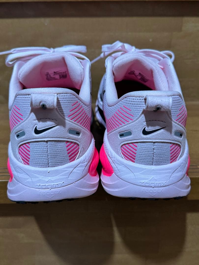 Nike ボメロ18 限定ピンク　28センチ
