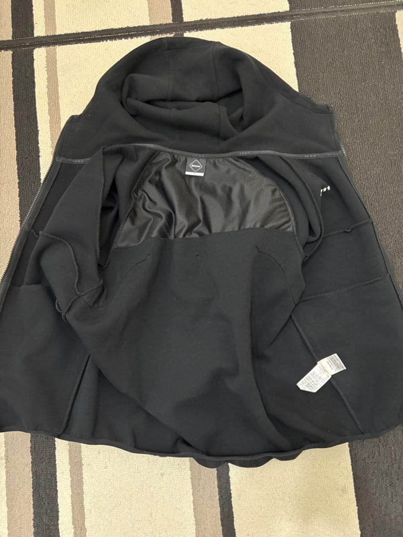 FCRBエフシーアールビーベンチレーションフーディー23AW黒S