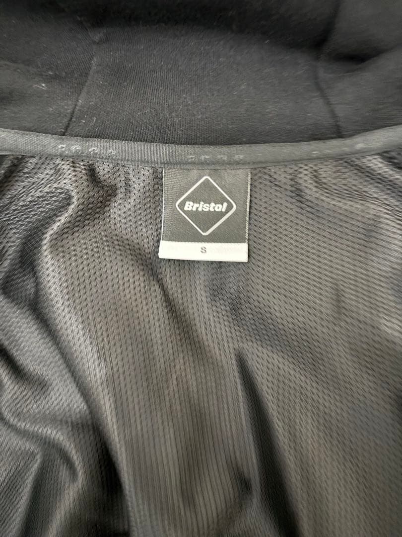 FCRBエフシーアールビーベンチレーションフーディー23AW黒S