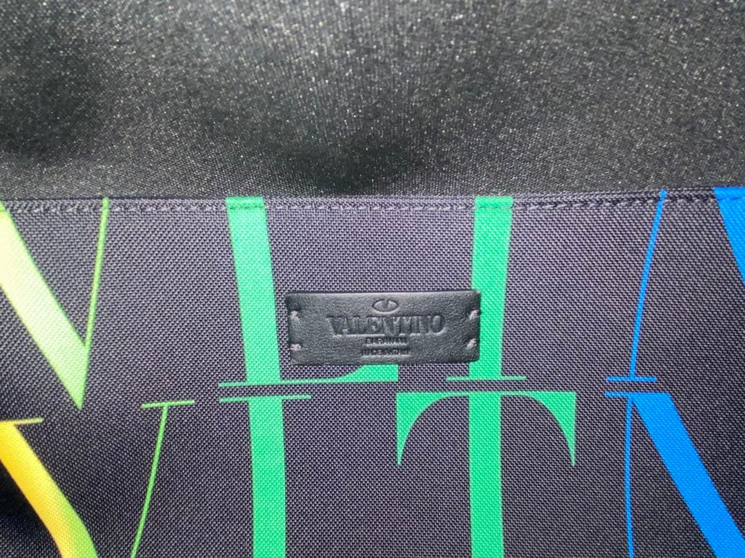 23日迄限定値下げ‼︎ VALENTINO GARAVANI ボディバッグナイロン