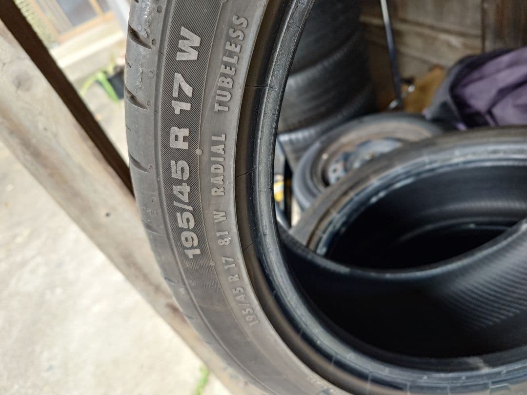★バリ溝！サマータイヤ コンチネンタル195/45R17 ４本①