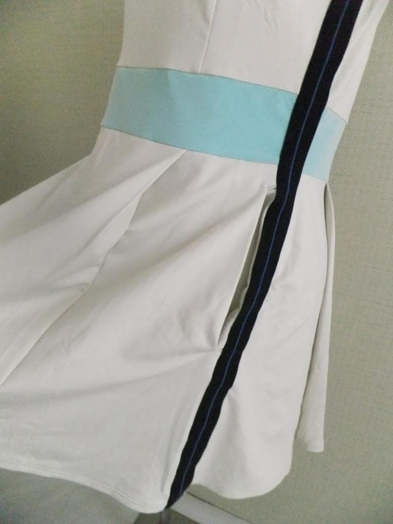 新品タグ付き エレッセ ワンピース テニスウェアL ドレス 吸水速乾