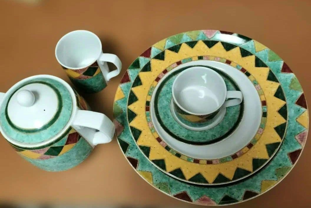 ロイヤルドルトン 陶器 食器セット ほぼ未使用です。